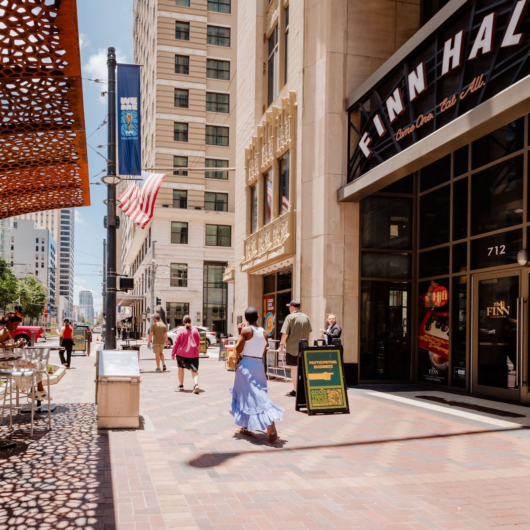 712 Main St 1